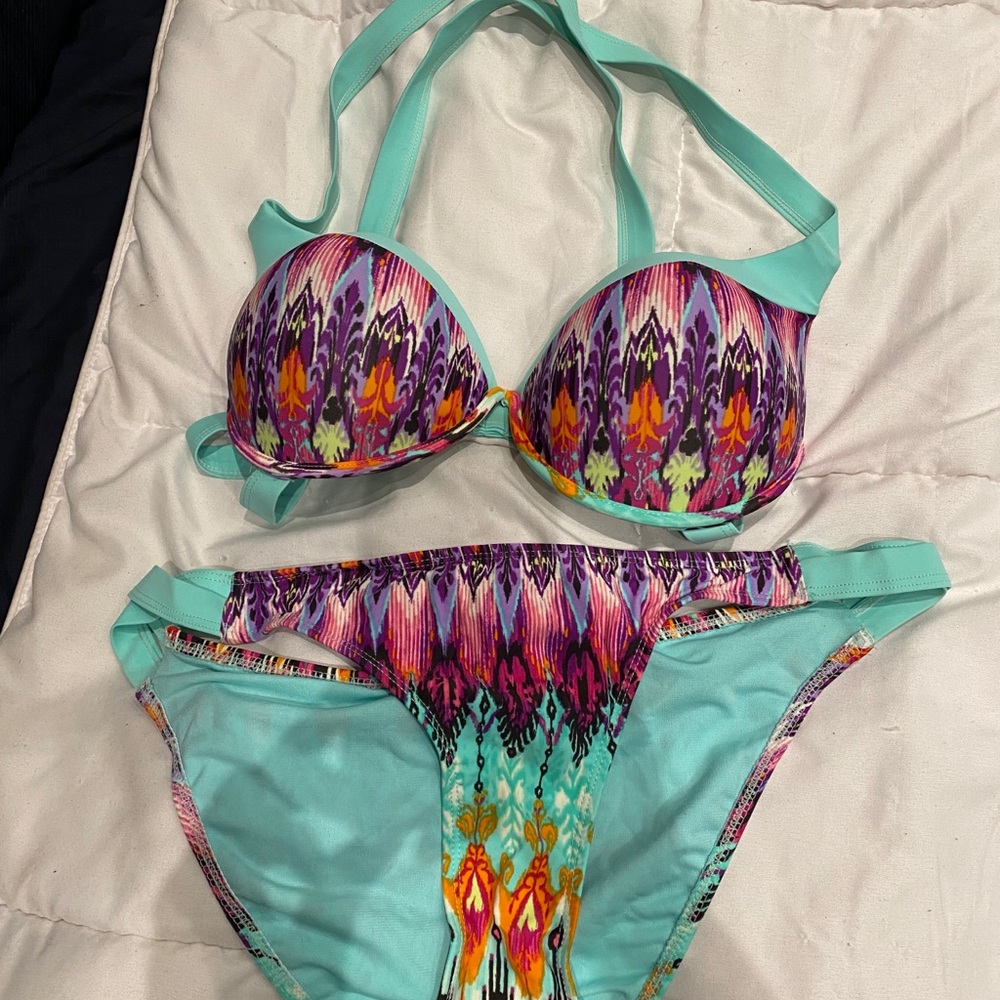 Tini Bikini